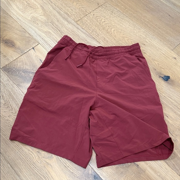 lululemon Pace Breaker lined Shorts in Burgundy - Picture 1 of 6